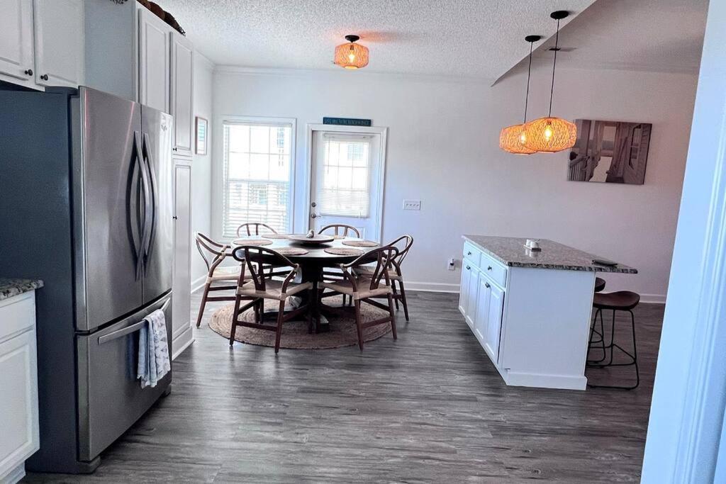 Walk To The Beach-Sleeps 10 And Golfcart Myrtle Beach Exterior photo